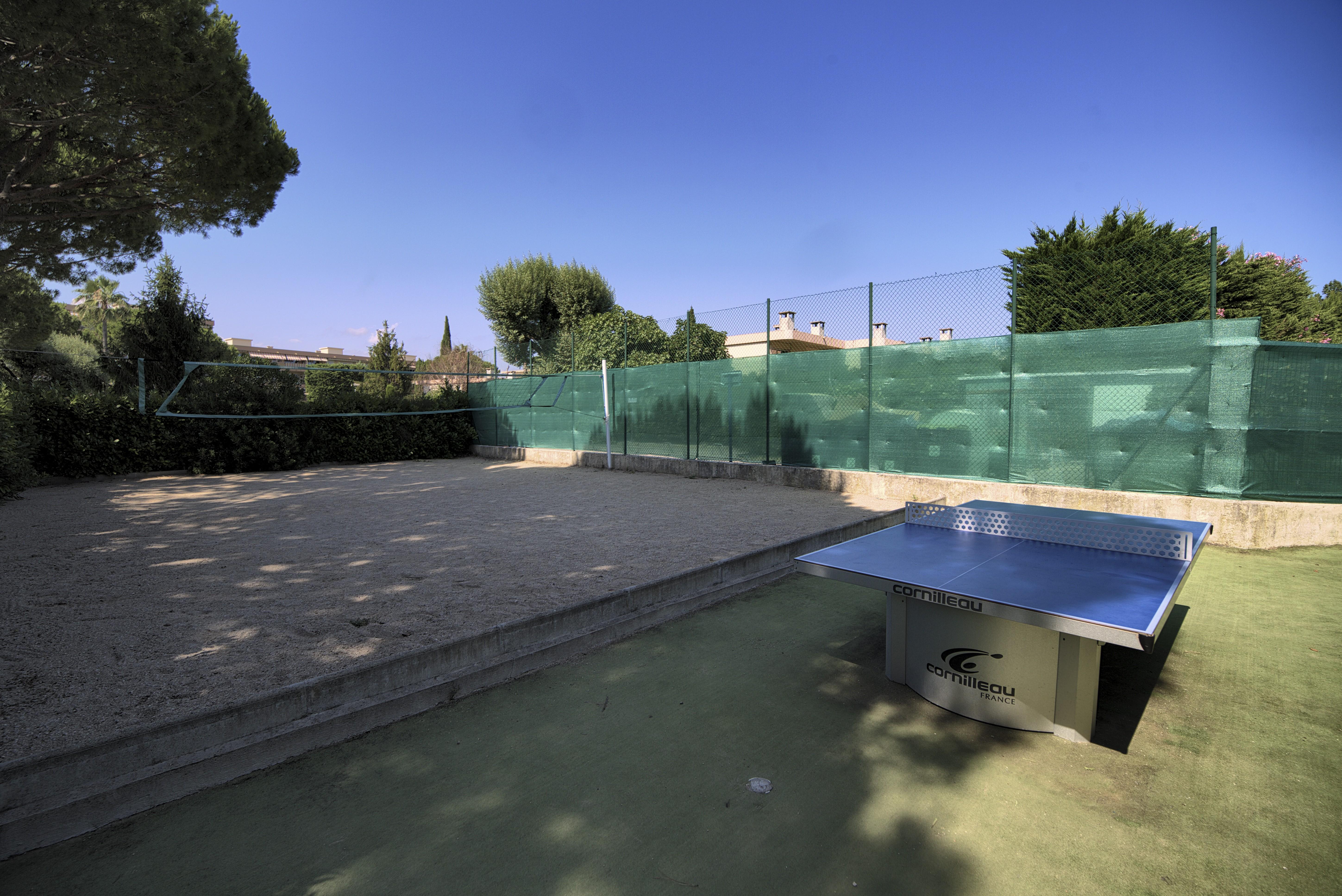 Pierre & Les Jardins Ombrages Aparthotel 3*