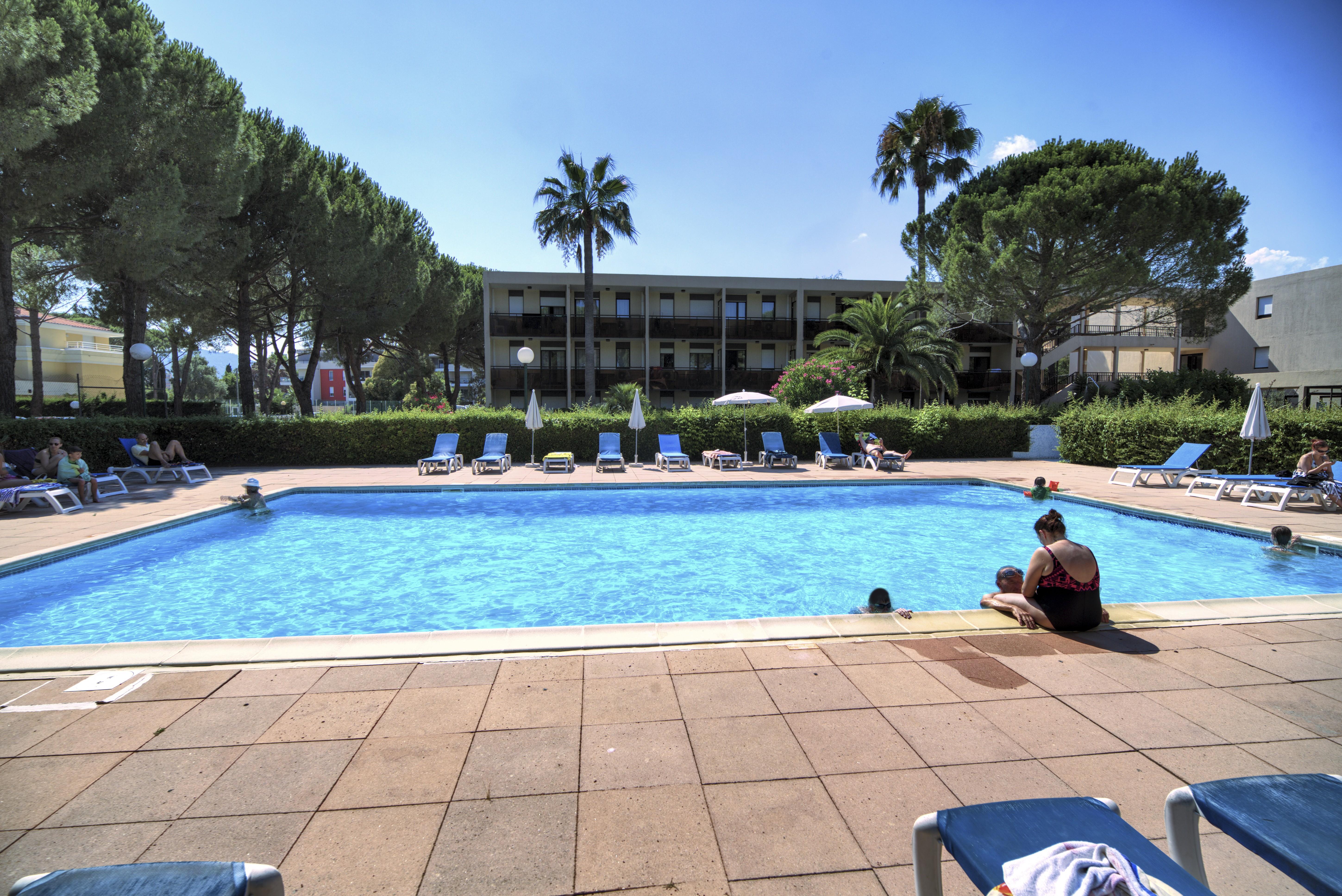Aparthotel Pierre & Les Jardins Ombrages 3*