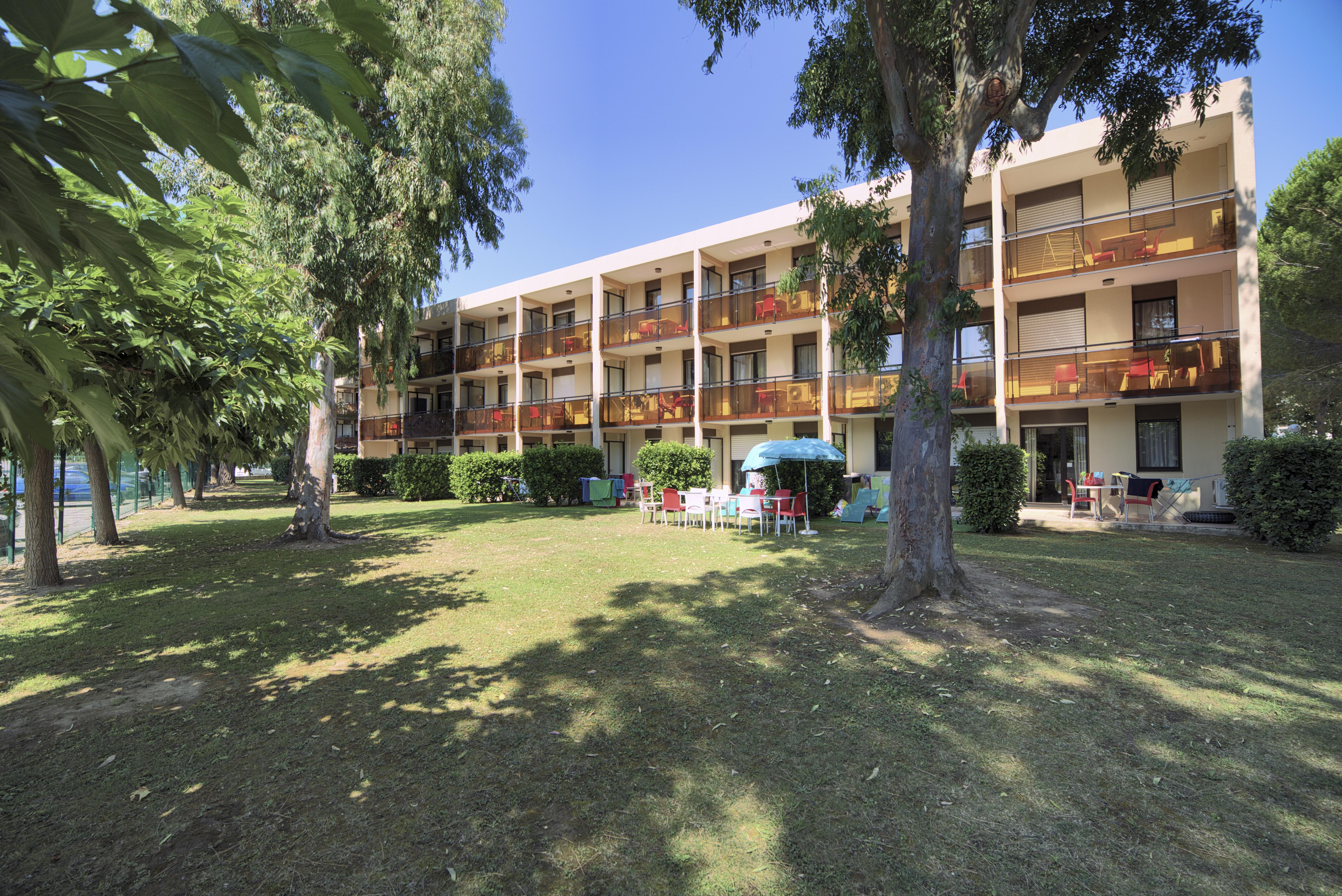 Pierre & Les Jardins Ombrages Aparthotel 3*