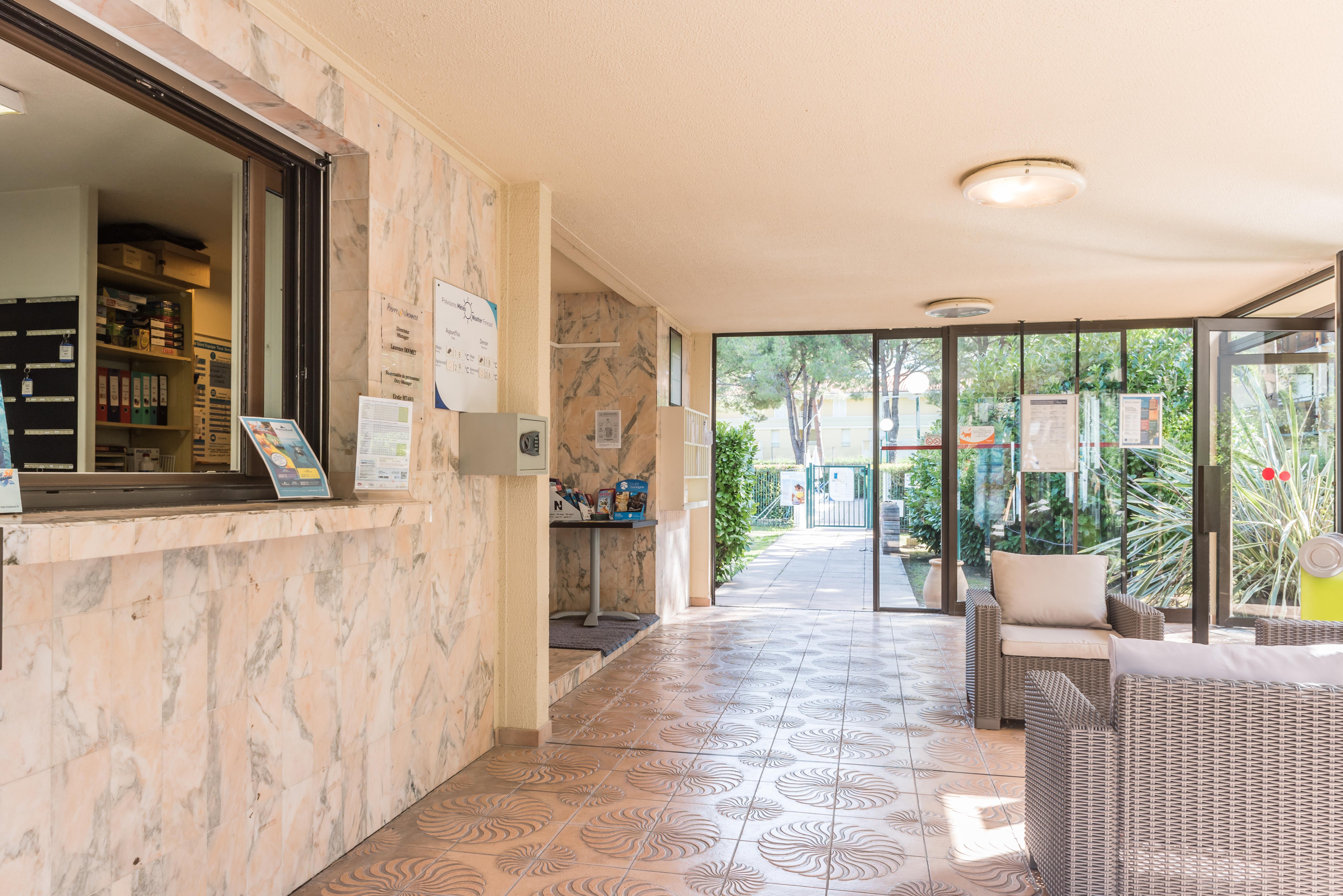 Aparthotel Pierre & Les Jardins Ombrages 3*